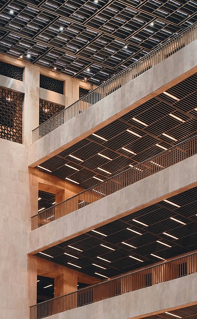 2013年教职工元旦晚会主持词