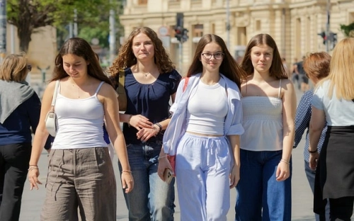 幼儿园小班见习工作报告-春林公文网