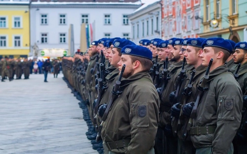 入党积极分子代表在七一入党宣誓大会上的发言-春林公文网